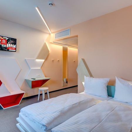 Meininger Hotel Heidelberg Hauptbahnhof Экстерьер фото